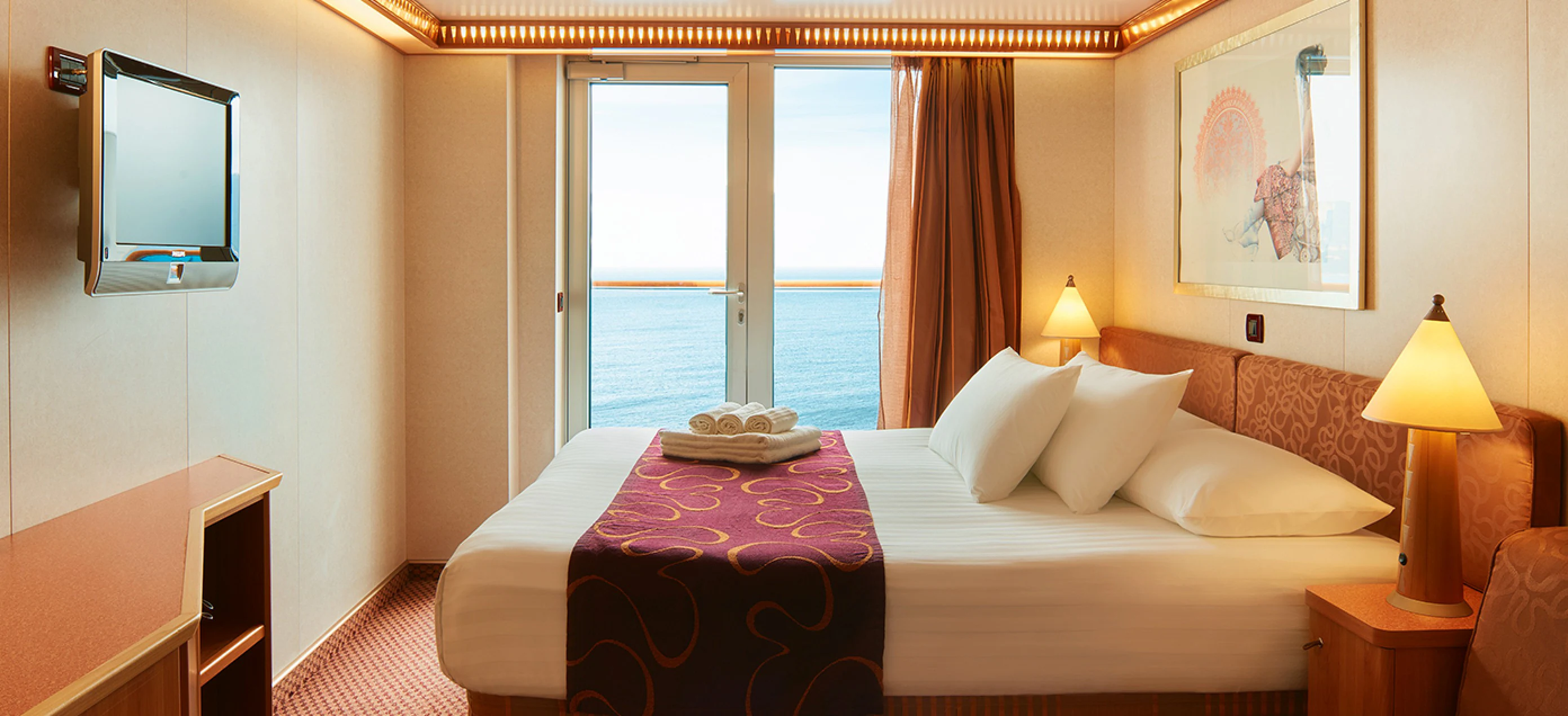 Les Cabines Balcon vous offrent un espace priv&eacute; avec une vue directe sur la mer.

Elles peuvent accueillir de 2 &agrave; 4 personnes et sont am&eacute;nag&eacute;es avec 2 lits simples convertibles en lit double, un canap&eacute;-lit, un placard, un bureau, ainsi que des &eacute;quipements comme un t&eacute;l&eacute;phone, une t&eacute;l&eacute;vision, un frigo-bar, un s&egrave;che-cheveux, une douche et des toilettes priv&eacute;es. De plus, elles sont dot&eacute;es d&#39;une climatisation individuelle pour votre confort.